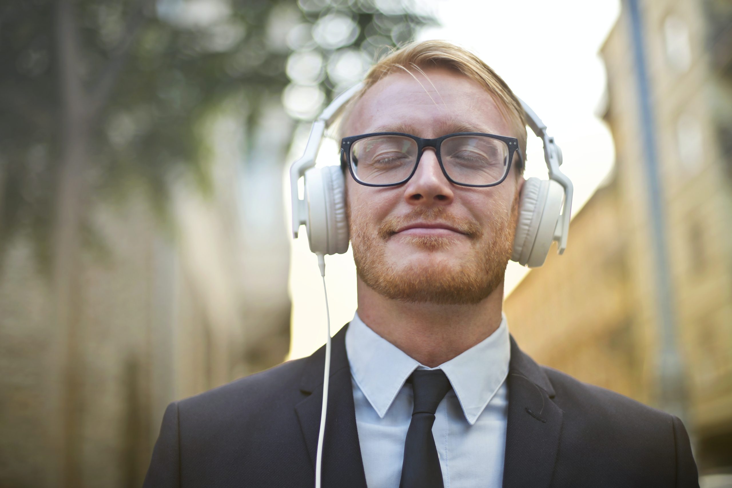 Can you wear headphones while driving in Washington state